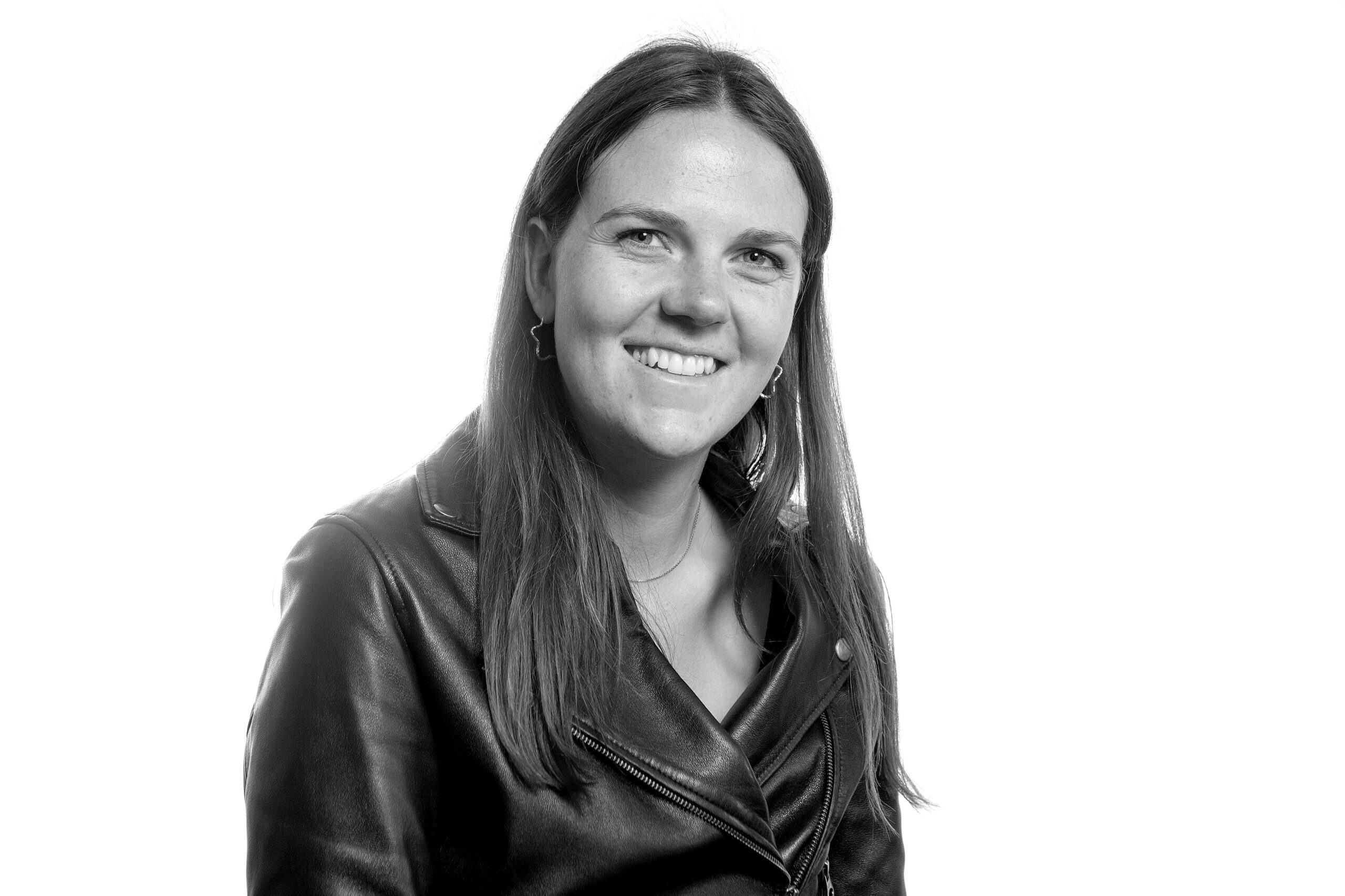 Stephanie Kjær : Journalist, Søfart
